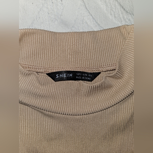 *FREE Sz S Shein Mockneck Crop - Picture 5 of 8
